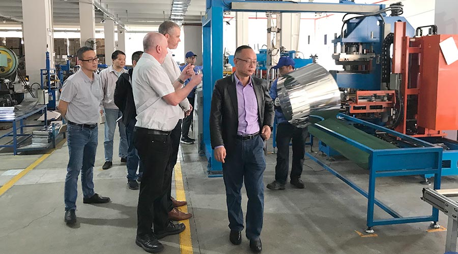 三年疫情后首訪！英國客戶Buyitdirec蒞臨金環(huán)電器視察