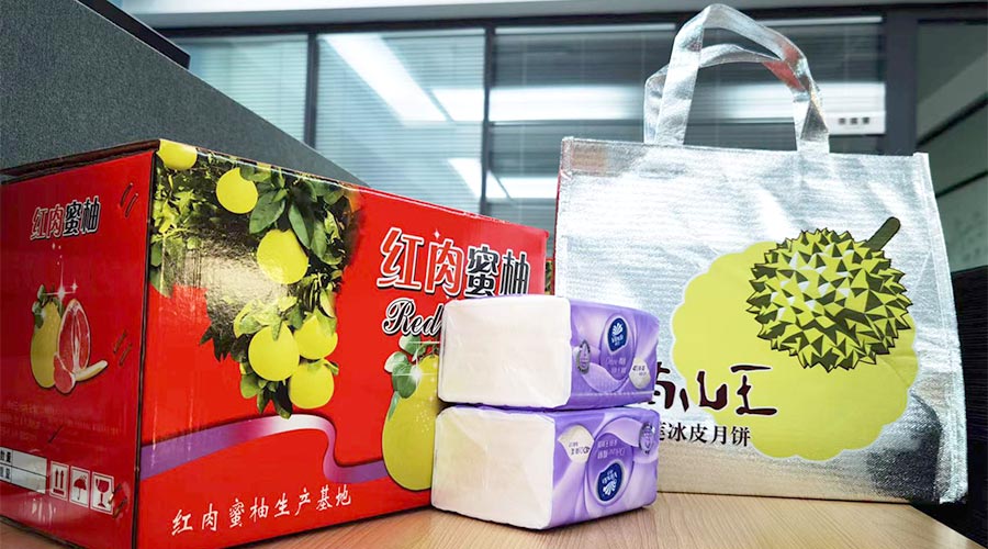 迎中秋 送關(guān)懷！金環(huán)電器給員工們派發(fā)中秋禮包