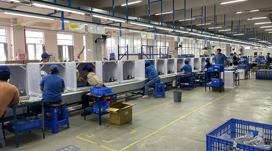 四月訂單高峰，車間繁忙景象