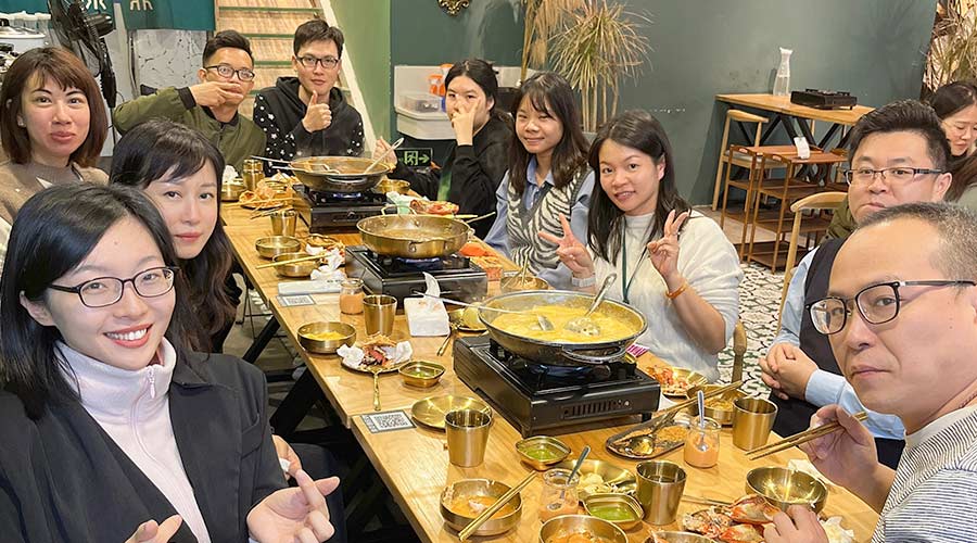 寒冬暖心！金環(huán)電器銷(xiāo)售部組織火鍋團(tuán)建沖刺2022